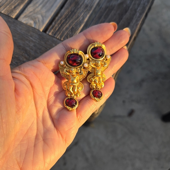 Vintage Elizabeth Taylor Clip On Earrings - Gilded Age Cherub - Picture 6 of 10